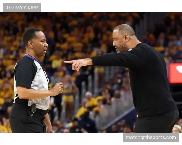 NBA裁判视角:详解持球五秒违例的判定标准与判罚后果 NBA裁判视角:详解持球五秒违例的判定标准与判罚后果